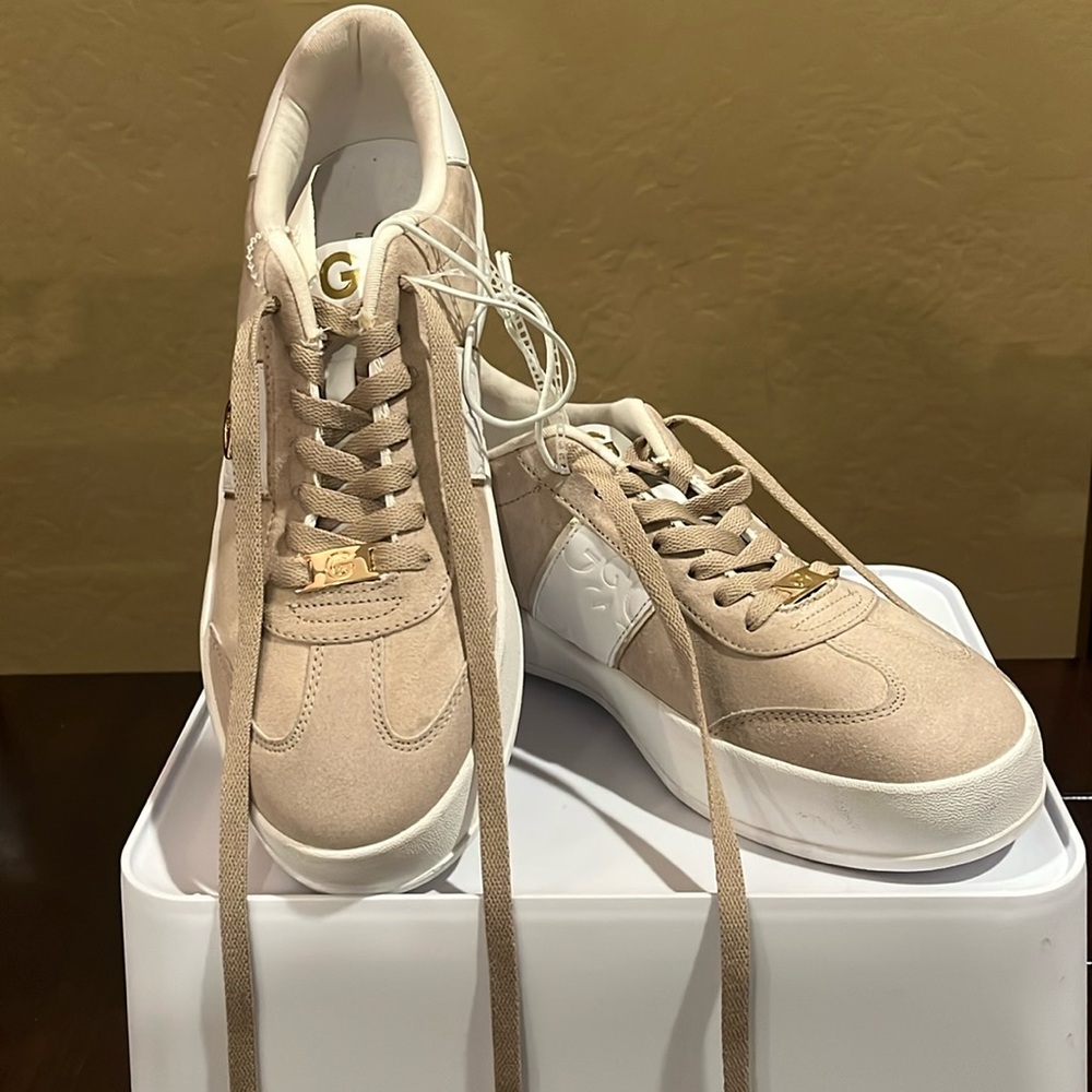 NWOT G By Guess Women’s Faux Leather Sneakers 🤍